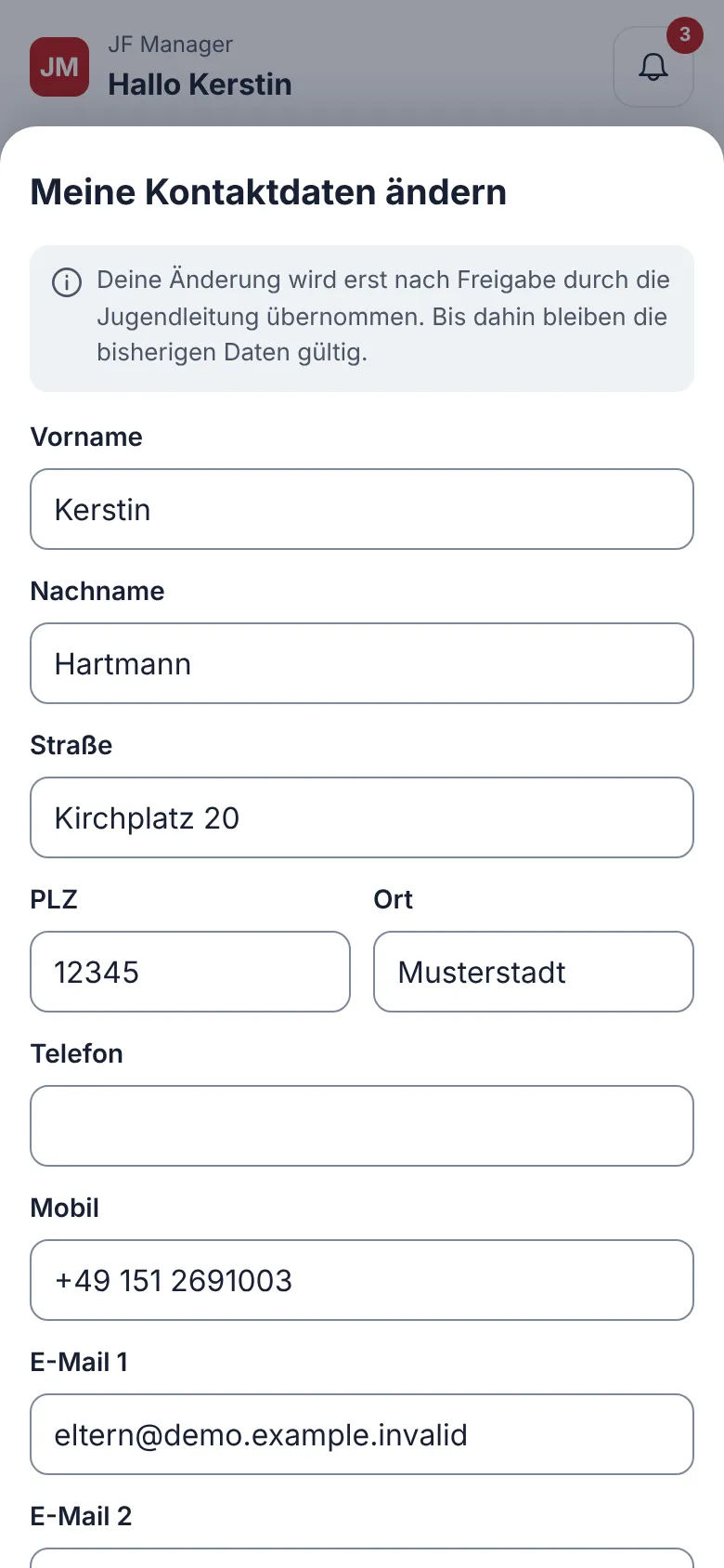 Elternportal: Formular „Meine Kontaktdaten ändern“ mit Hinweis, dass Änderungen erst nach Freigabe gelten